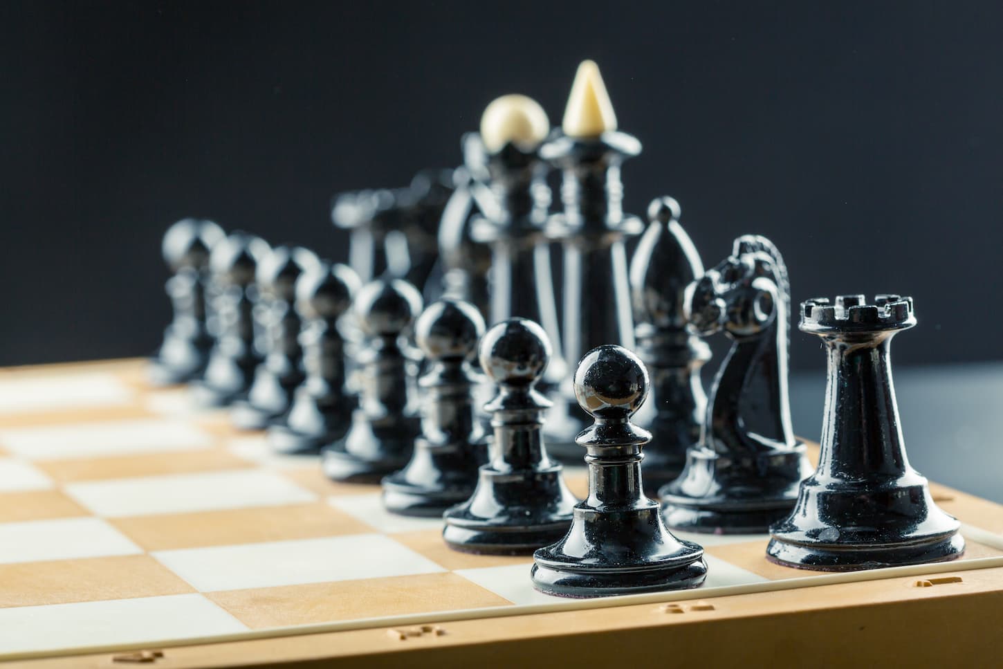 Learn to Play Chess: Simple Steps to Mastering the Game